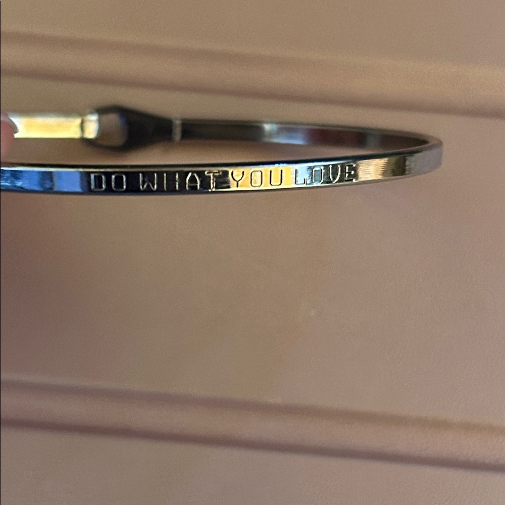 Sleek Silver Bracelet for Women - Picture 2 of 3